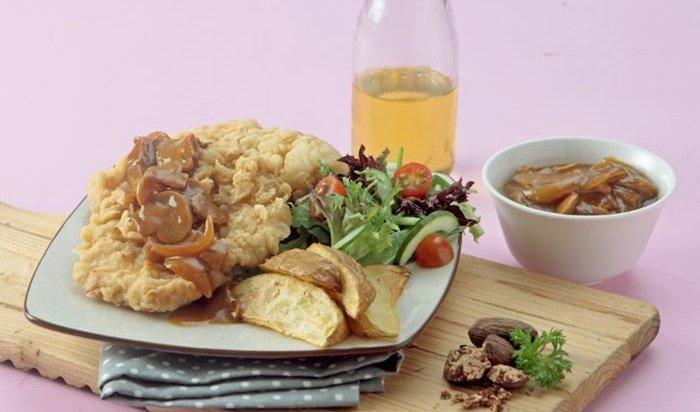 Steak ayam saus semur.