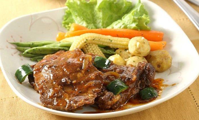 Menu olahan lidah sapi.