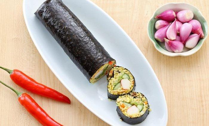 Sushi nasi goreng.