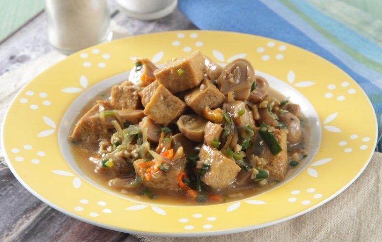 Tahu tumis jamur merang.