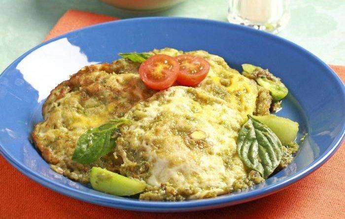 Telur ceplok masak sambal hijau.