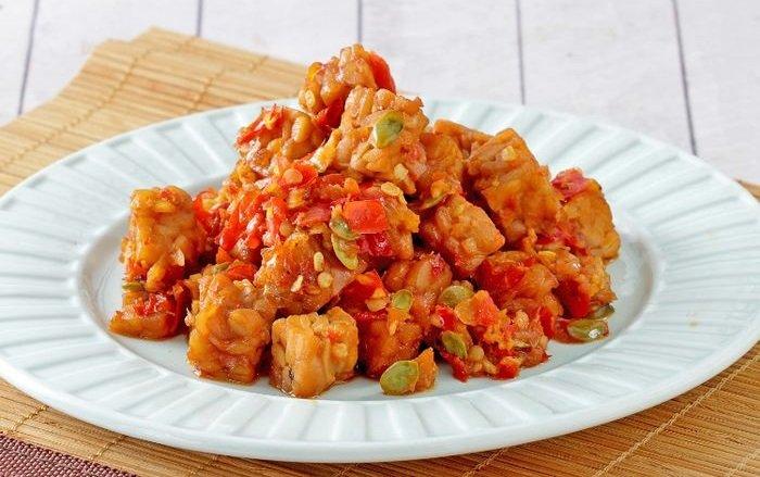 Tempe bumbu merah.