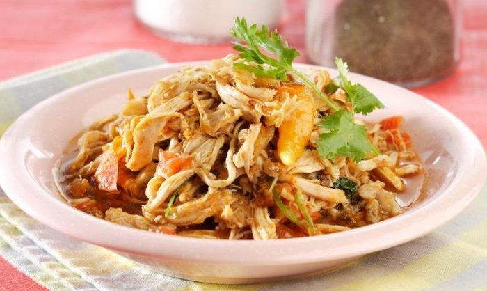 Tumis ayam suwir ala Thai.