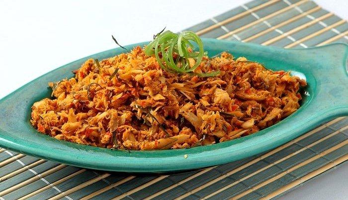 Tumis pindang daun jeruk.