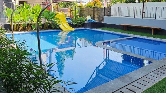 Resto 2 Ikan - tempat makan siang enak di Polanharjo Klaten yang menawarkan wisata kolam renang untuk anak-anak.