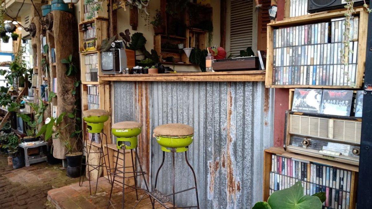 Retrorika Coffee & Bar (Jawa Timur)