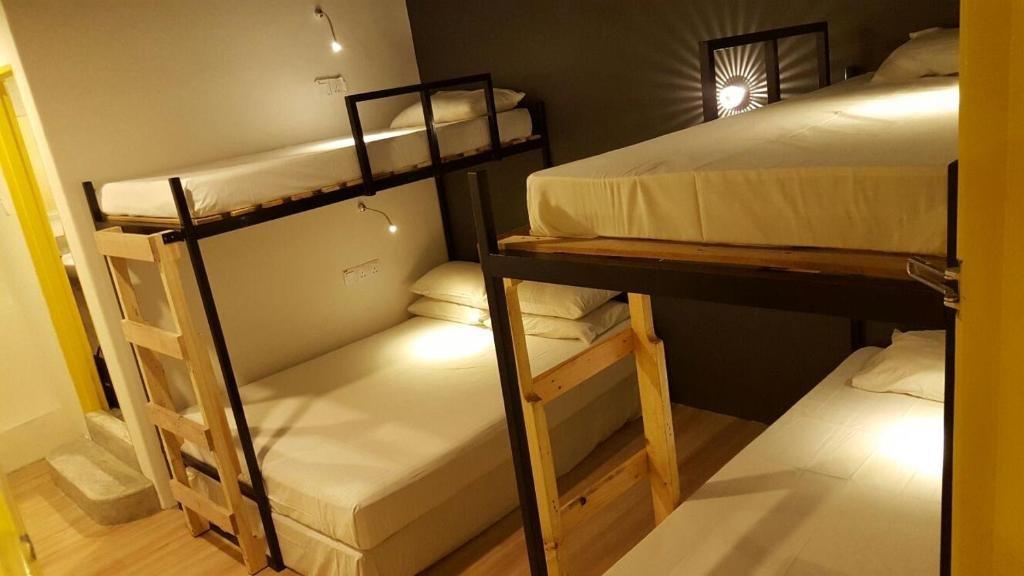 Ilustrasi ranjang kasur yang ada di Revopackers Beds and Bunks