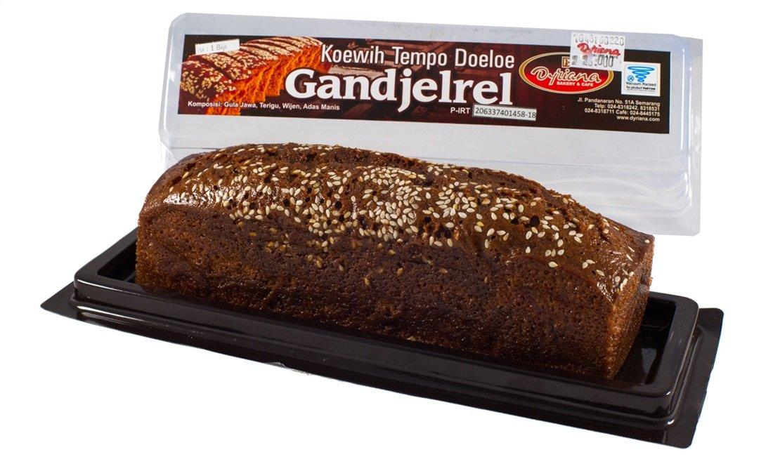 Roti ganjel rel Dyriana Semarang.