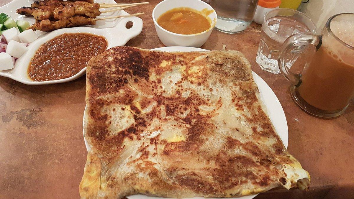 Roti pisang, satu makanan khas Malaysia yang cocok dinikmati buat jadi menu sarapan enak dan mengenyangkan.