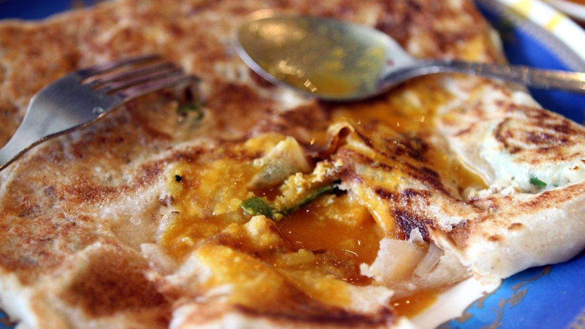 Roti sardin, satu makanan khas Malaysia yang cocok dinikmati buat jadi menu sarapan enak dan mengenyangkan.