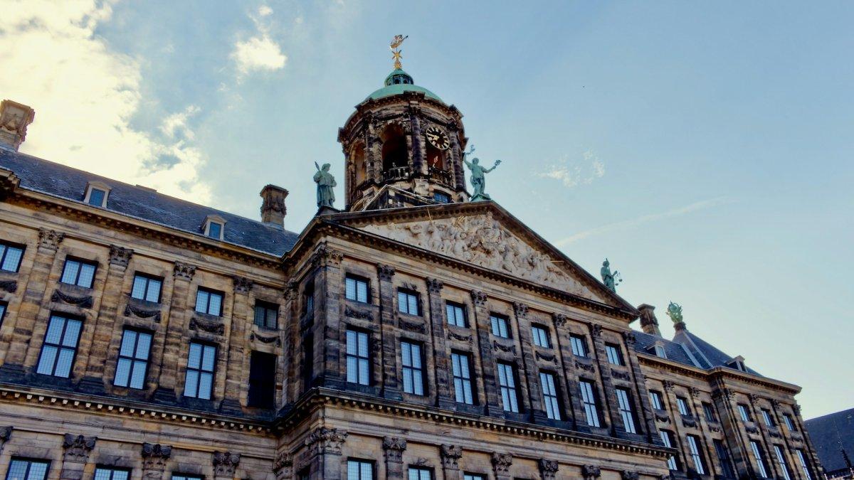 Royal Palace Amsterdam, satu tempat wisata di Amsterdam Belanda