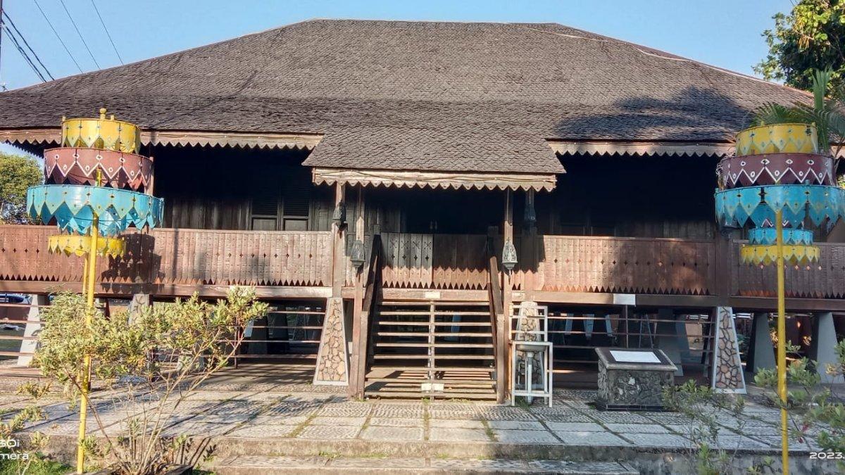 Rumah Adat Belitong di Belitung