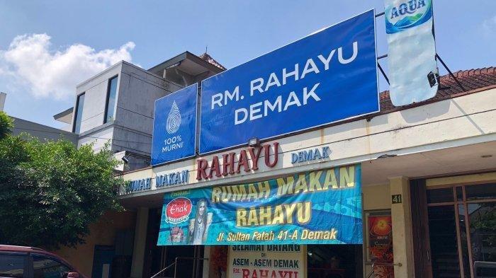 KULINER DEMAK - Rumah Makan Rahayu di Jalan Sultan Fatah No.41 A, Kauman, Bintoro, Kecamatan Demak menyajikan makanan khas asem-asem daging yang wajib dicoba ketika berkunjung ke Kabupaten Demak.