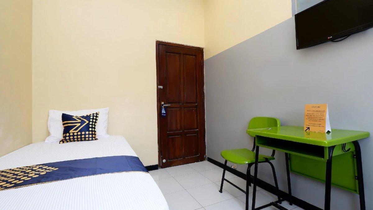 SUPER OYO 2209 Solo Point Guest House Syariah buat diinapi.