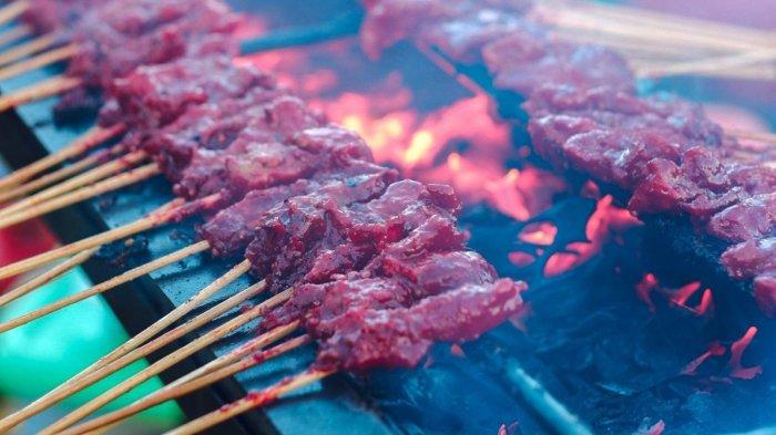 Sajian Sate Babi Bawah Pohon (SBBP) di Bali