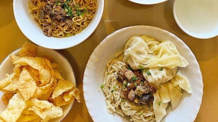 Sajian mi chili oil di Mie Makmur Semarang, Jawa Tengah.