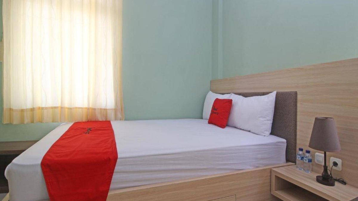 Salah Satu Hotel Murah di Dekat Terminal Tirnonadi RedDoorz near Solo Balapan Station