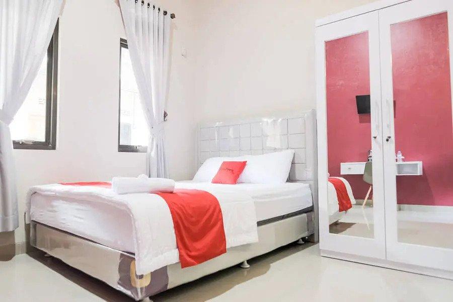 Salah satu hotel murah di Lampung yang punya rating tinggi dan fasilitas menarik RedDoorz Syariah near Hajimena Lampung