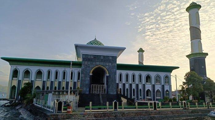 Salah satu sisi Masjid Raya Al Munawwar Kota Ternate, Maluku Utara.