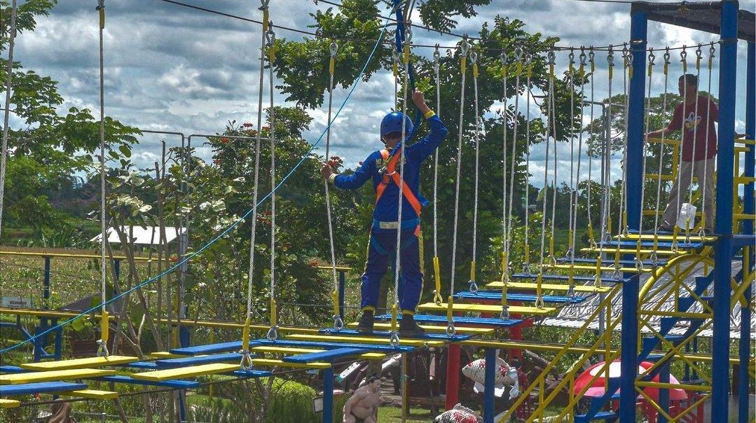 Salah satu wahana di Blitar Park, Jawa Timur.