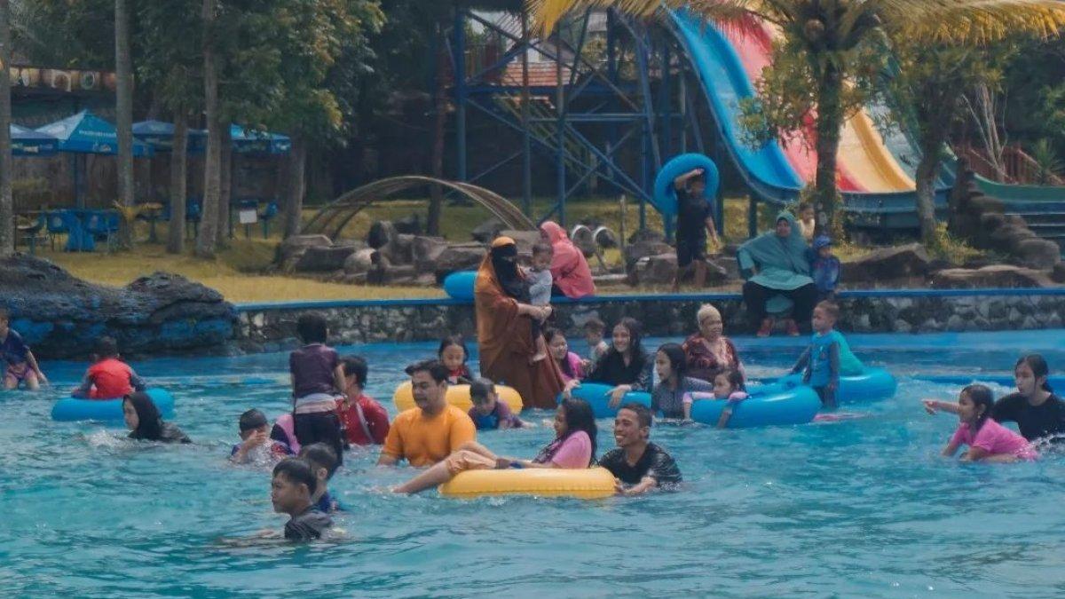 Santasea Water Theme Park, satu tempat wisata di Sukabumi, Jawa Barat.