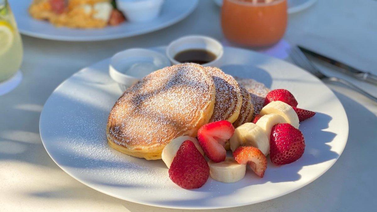 Sarabeth’s Tokyo, satu tempat sarapan terbaik di Tokyo Jepang yang terkenal enak dan mengenyangkan.