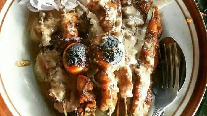 Sate Ayam Ponorogo Pak Ika 2, tempat makan siang enak di Kota Solo, Jawa Tengah.