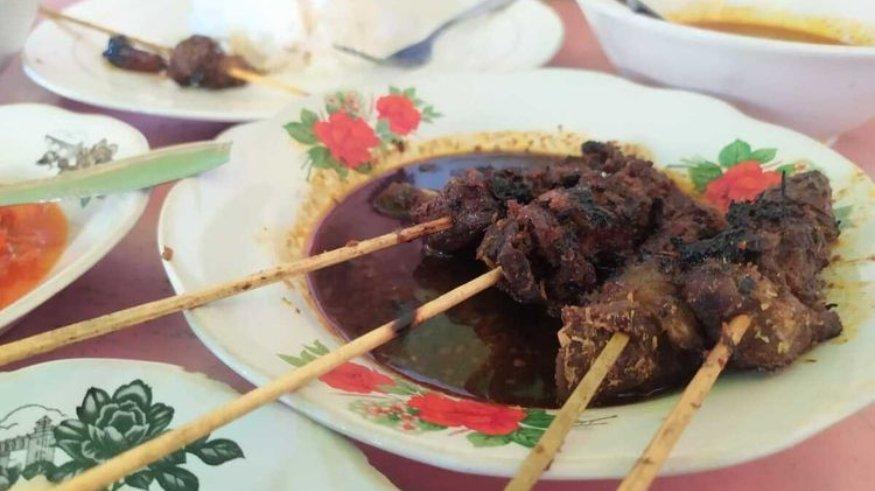 Sate cucuk manis khas Palembang yang disajikan Sate Sapi Wak Din.