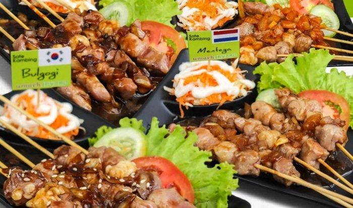 KULINER PURWOKERTO - Sajian sate di Umaeh Inyong yang patut dicoba selagi berwisata kuliner di Purwokerto, Rabu (9/7/2025). Traveler yang ingin berwisata kuliner di Purwokerto, cek itinerary dengan bujet Rp 205 ribuan berikut.