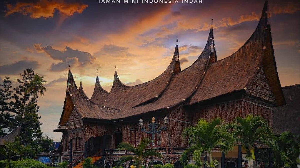 Satu anjungan di Taman Mini Indonesia Indah Jakarta, Jalan Taman Mini Indonesia Indah RT 7/RW 2, Ceger, Cipayung, Jakarta Timur, Jakarta.