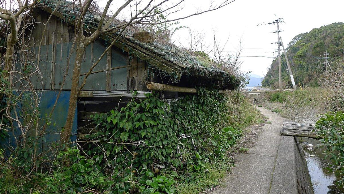 Satu rumah terbengkalai atau Akiya di Jepang.