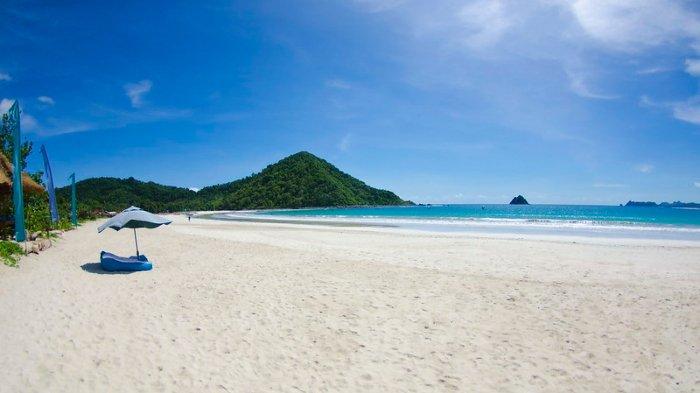 Pantai Selong Belanak, tempat wisata cantik di Nusa Tenggara Barat.