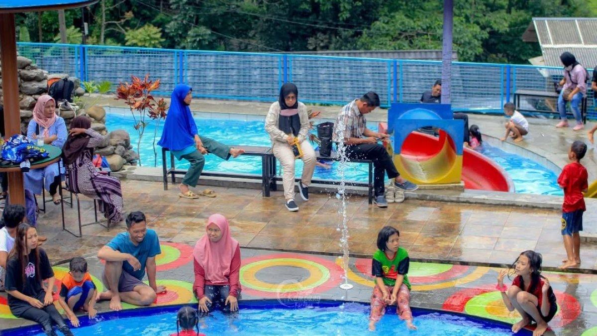 Satu wahana di Kampung Karuhun Eco Green Park Sumedang, Sumedang, Jawa Barat.