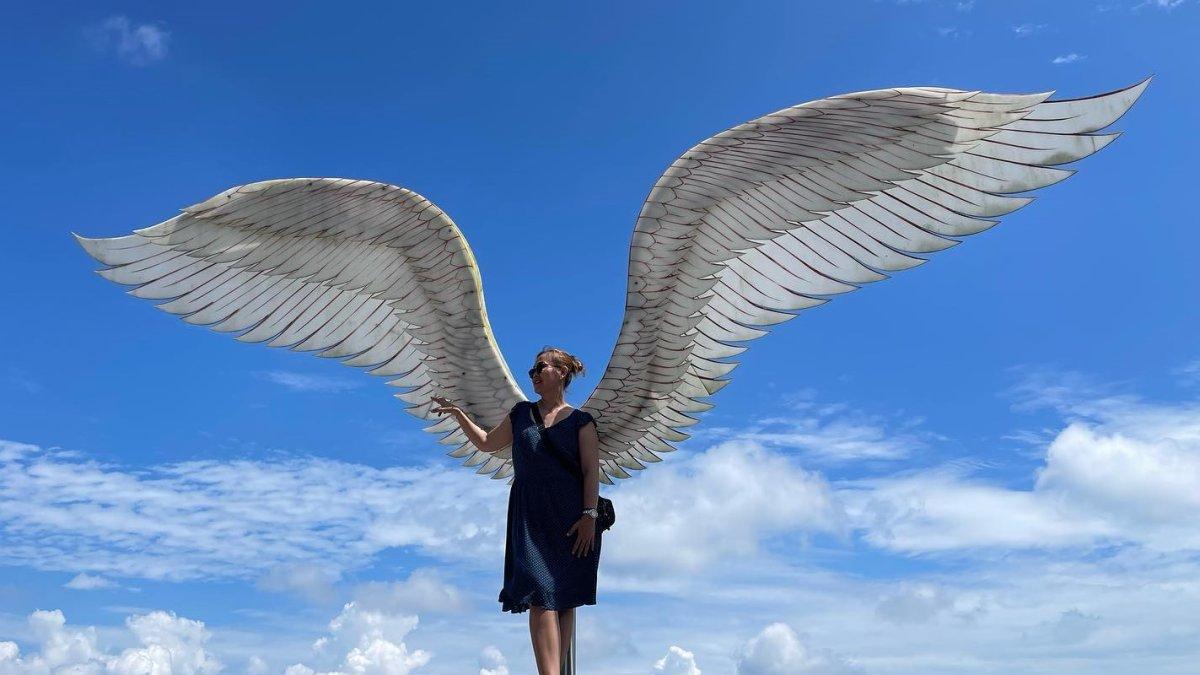 Sayap menggantung di awan, satu daya tarik utama yang bisa kamu temukan di The Lost World Castle Jogja