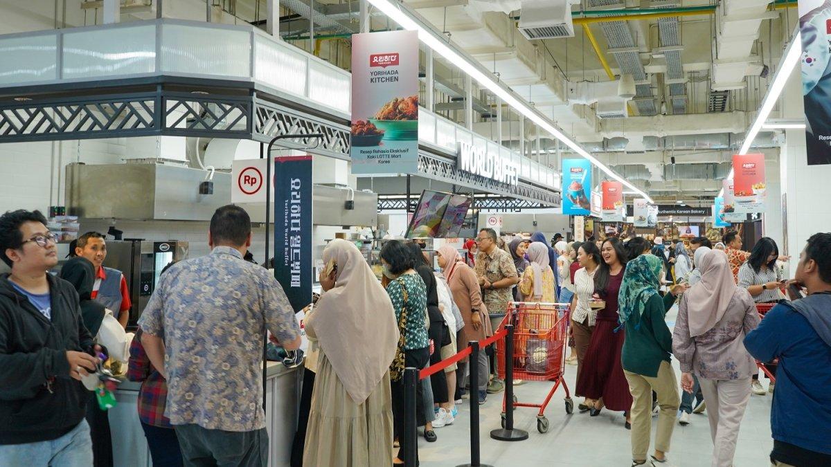 Sebagai bagian dari transformasi, Lotte Mart Kuningan City menghadirkan desain baru yang lebih modern, interaktif, dan inovatif. 