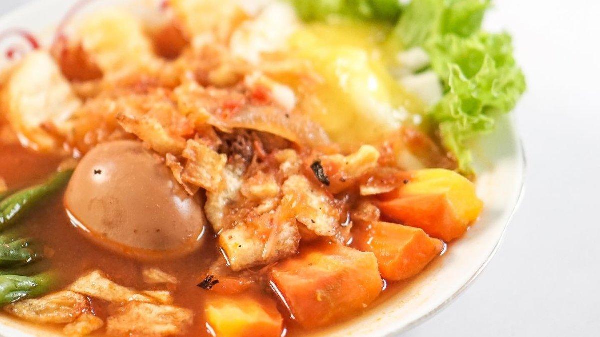 Selat Vien's, satu selat di Solo buat makan siang yang enak dan mengenyangkan.