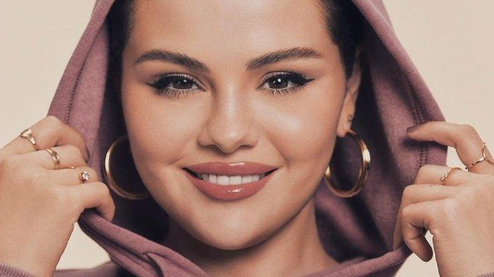 Selena Gomez. Penyanyi Selena Gomez mengaku akan menutup akun Instagram usai dikritik netizen gegara ikut mengomentari konflik Israel dan Palestina.