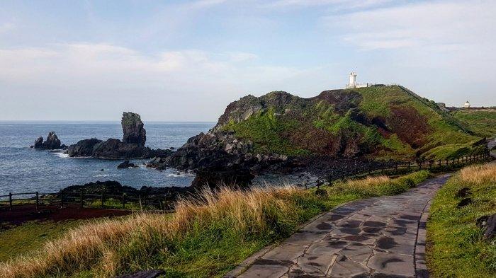 Seopjikoji, pantai dengan tebing indah di Jeju, Korea Selatan.