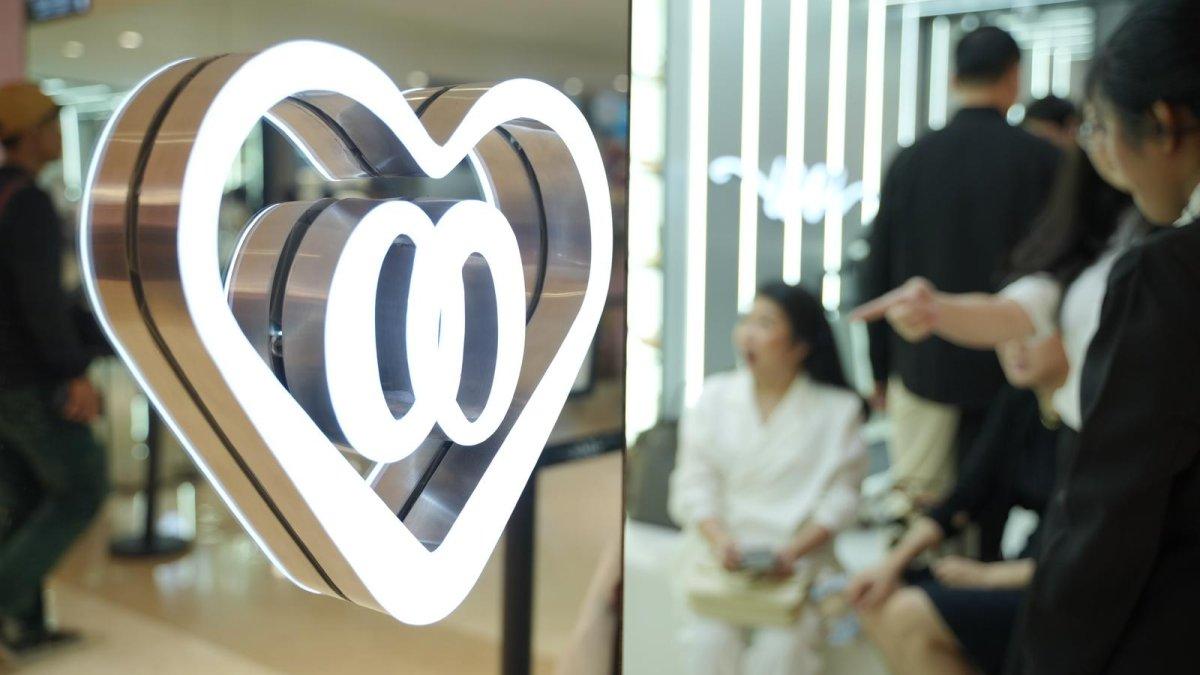 Sepatu lokal 1001 buka gerai di Plaza Indonesia, Jalan MH Thamrin Kav 28-30, Gondangdia, Kecamatan Menteng, Kota Jakarta Pusat, Jakarta.