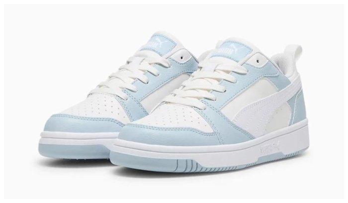 Sepatu sneakers untuk traveling, produk dari PUMA REBOUND