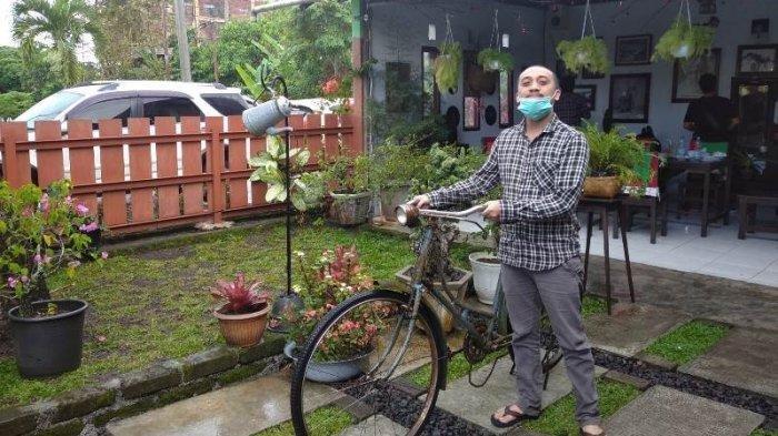 Sepeda tua di Waroeng Kopi Rumah Tua, Tondano