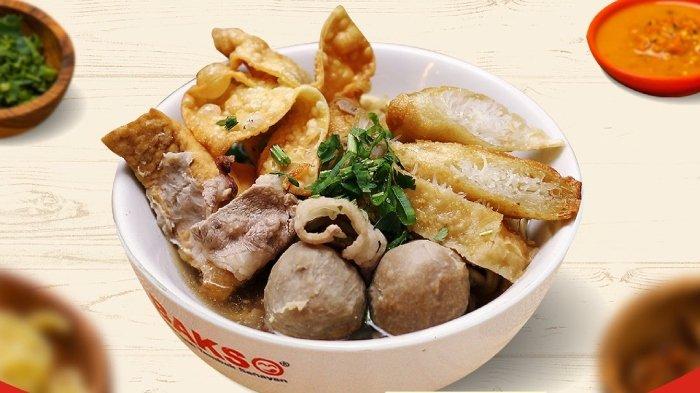 Seporsi menu bakso di Bakso Lapangan Tembak Senayan Manokwari, Papua Barat.