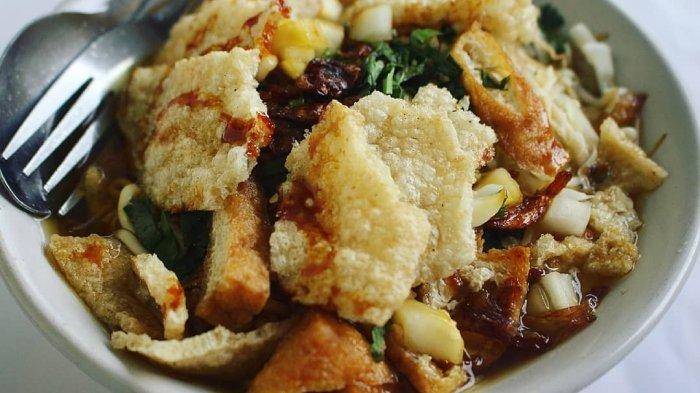Seporsi mi kopyok di warung Mie Kopyok Pak Untung Semarang, Jawa Tengah.