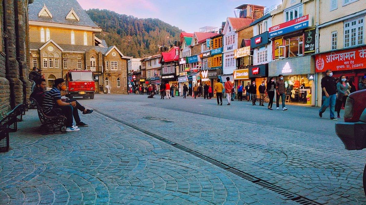 Shimla’s Mall Road, satu tempat wisata populer di India