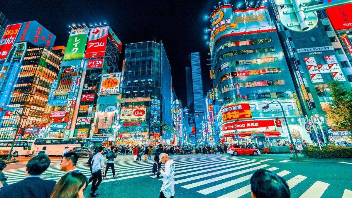 Shinjuku, satu pusat belanja terbaik di Tokyo Jepang buat berburu Oleh-oleh.