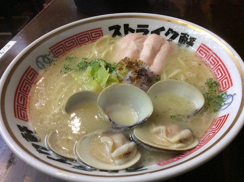 Shio ramen, satu ramen terbaik di Jepang yang bisa kamu nikmati buat sarapan.