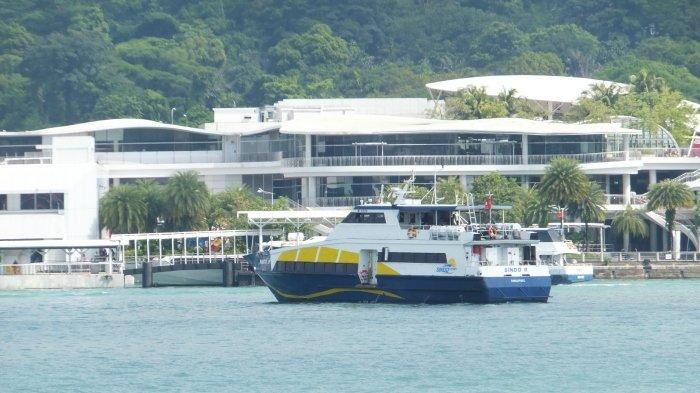 Sindo Ferry, kapal feri ini melayani perjalanan laut Batam-Singapura.