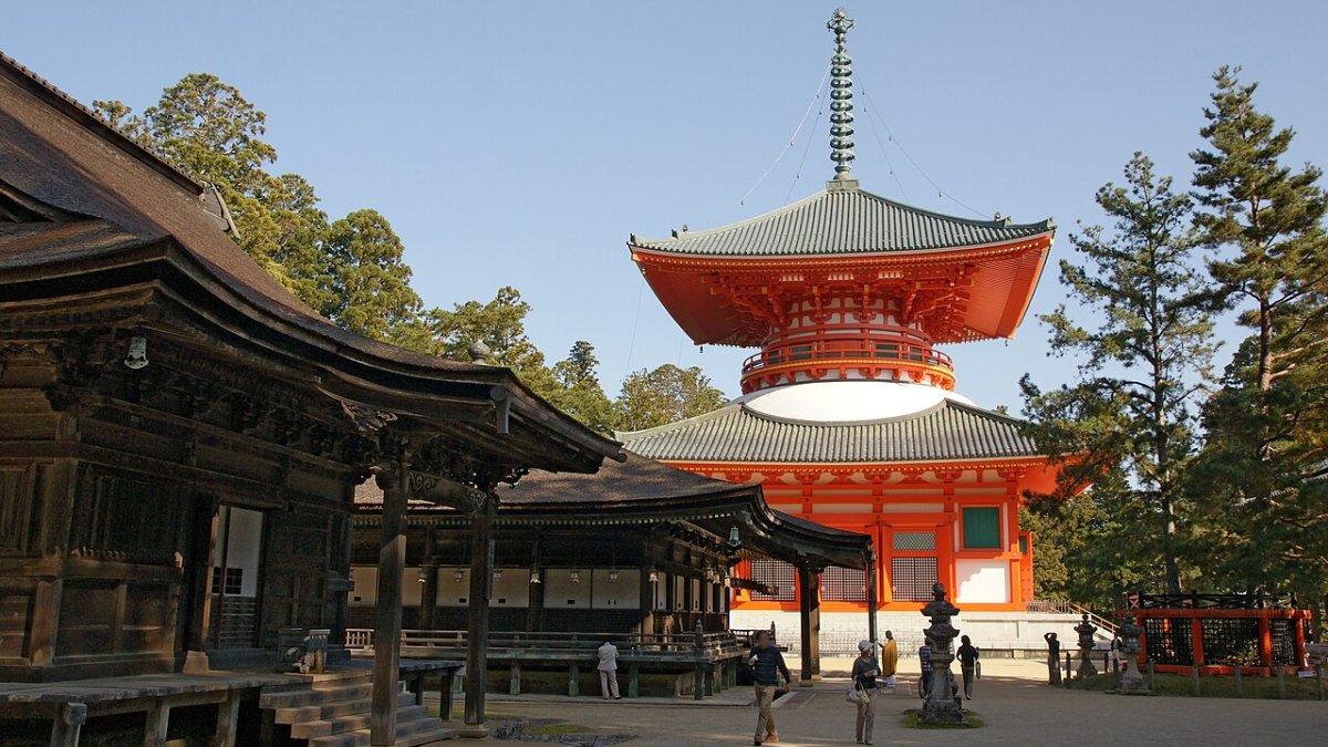 Situs Suci dan Rute Ziarah di Pegunungan Kii, satu Situs Warisan Dunia UNESCO terbaik di Jepang.