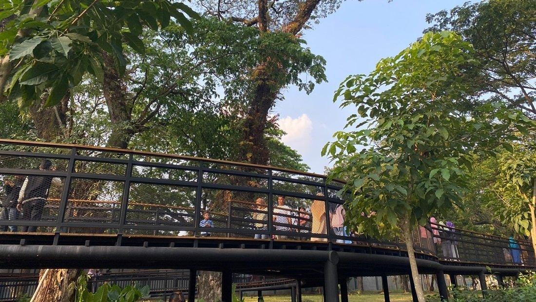 Skywalk Taman Balekambang di Solo, Jawa Tengah.