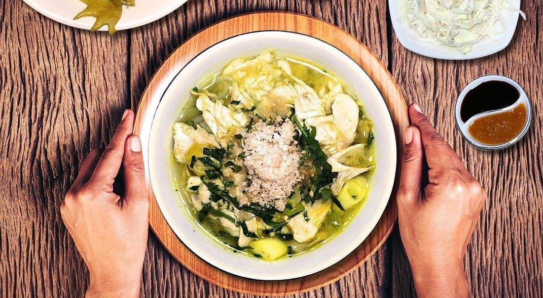 Soto Ayam Lamongan Cak Har, satu tempat makan legendaris di Surabaya, Jawa Timur.